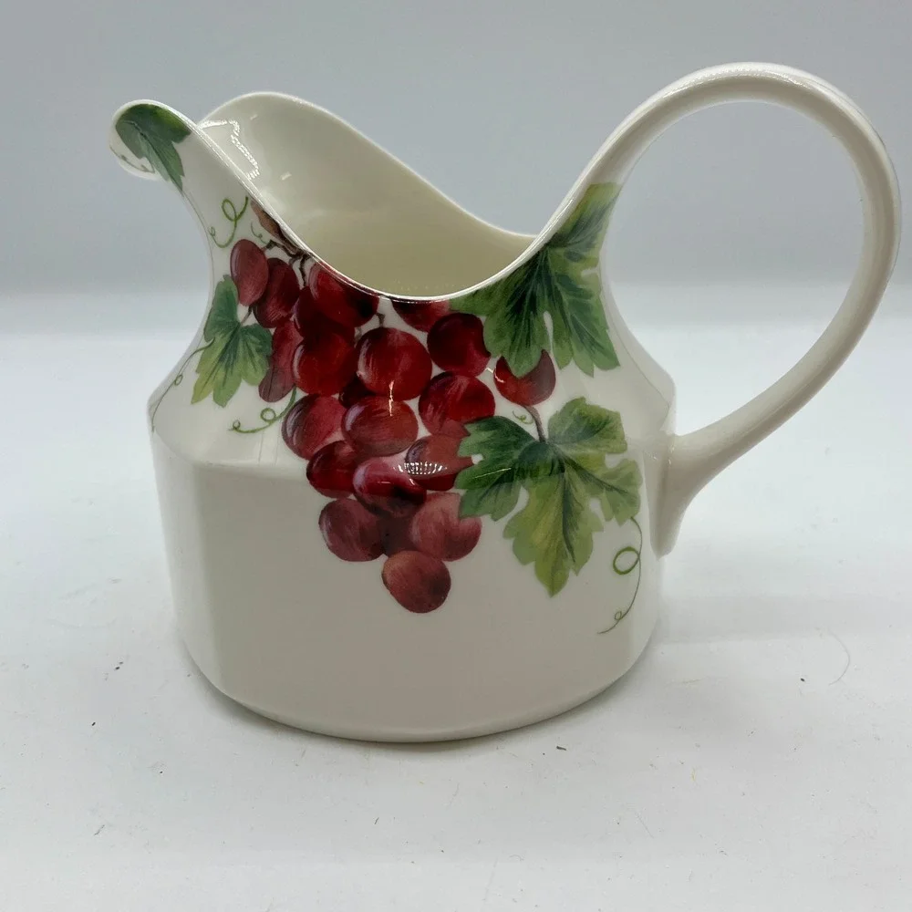 Royal Doulton Vintage Grape Fine China Gravy Sauce Pitcher 1994‎ Cottagecore